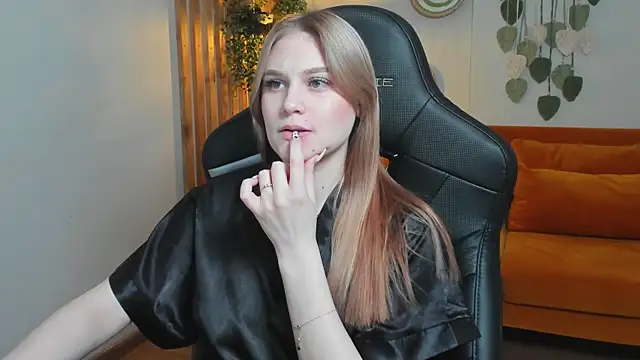 AriaWell online show from October 16, 2025, 6:31 pm