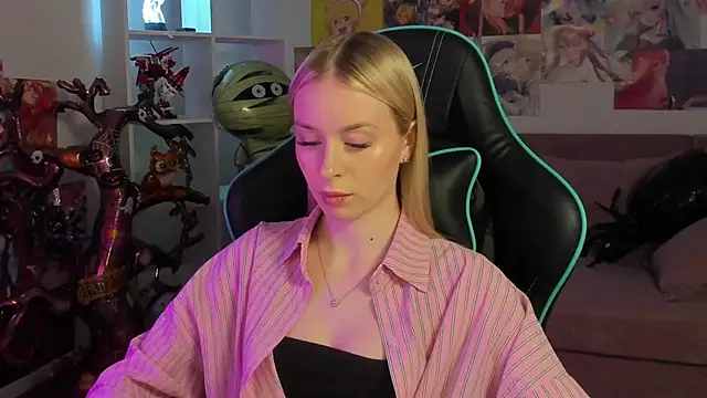 MiaGraces online show from November 4, 2025, 5:23 pm