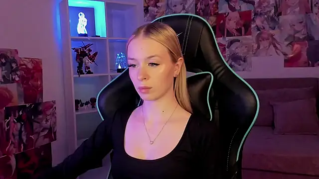 MiaGraces online show from November 10, 2025, 5:23 pm