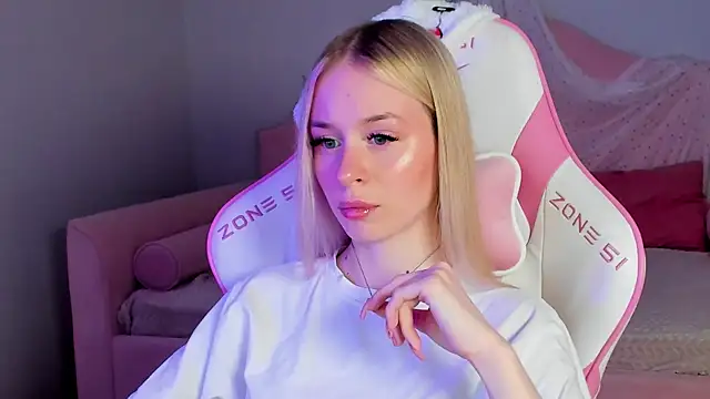 MiaGraces online show from November 17, 2025, 5:19 pm