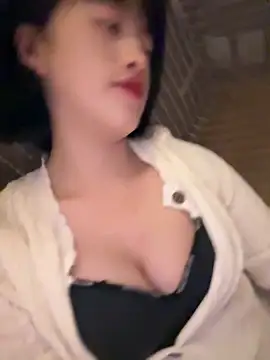 Snapshot of Tramy_xx chatting on October 16, 2025, 3:18 am Tramy xx online show from October 16, 2025, 3:18 am