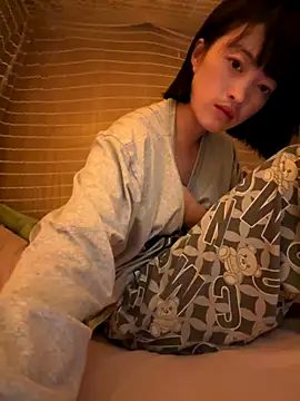 Snapshot of Tramy_xx chatting on October 17, 2025, 3:36 pm Tramy xx online show from October 17, 2025, 3:36 pm