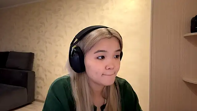 CarolannSide online show from October 7, 2025, 5:04 am