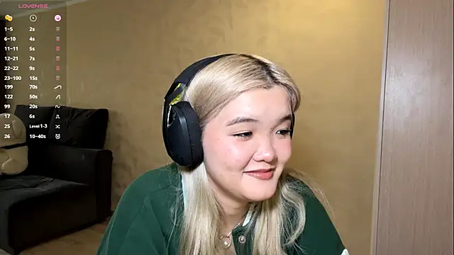 CarolannSide online show from October 15, 2025, 5:07 am