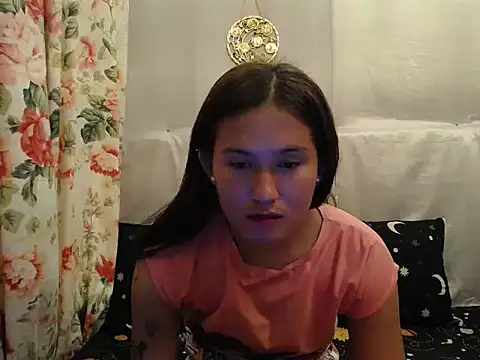 Snapshot of girlyesha chatting on October 18, 2025, 11:33 am girlyesha online show from October 18, 2025, 11:33 am