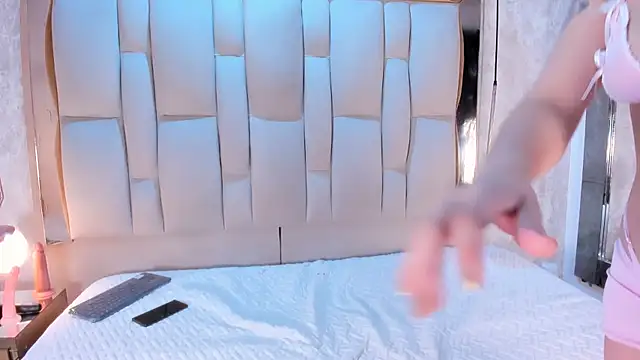 VictoriaGrant online show from October 4, 2025, 5:38 am