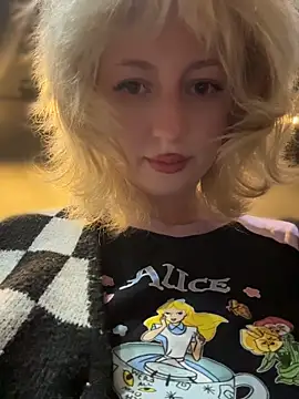 RonnieKiss online show from April 21, 2026, 9:59 am