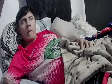 Miguel19971 online show from December 1, 2025, 5:45 am