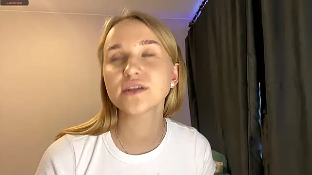 TanekaBoitel online show from October 8, 2025, 10:02 am