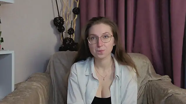 DaliaRadtke online show from November 17, 2025, 6:14 pm