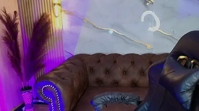 mia tf online show from November 7, 2025, 2:17 pm