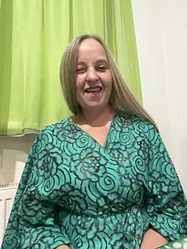 B i r d i e online show from September 23, 2025, 6:44 pm