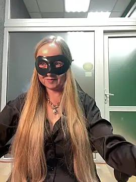 B i r d i e online show from November 5, 2025, 11:43 am