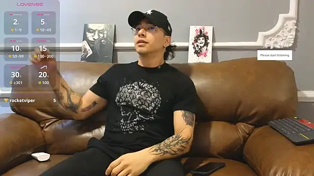 Snapshot of Apolo_Burton chatting on October 6, 2025, 9:01 pm Apolo Burton online show from October 6, 2025, 9:01 pm