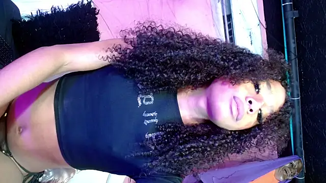 Snapshot of _IsabellaRousse chatting on October 25, 2025, 7:08 pm IsabellaRousse online show from October 25, 2025, 7:08 pm