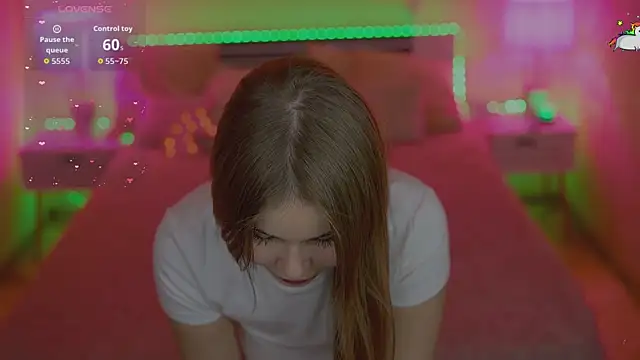 Snapshot of MyLolaSky chatting on October 27, 2025, 9:41 pm MyLolaSky online show from October 27, 2025, 9:41 pm