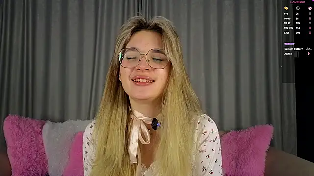 vivyboo111 online show from November 22, 2025, 8:30 pm