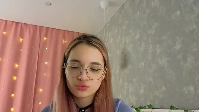 vivyboo111 online show from March 16, 2026, 9:41 pm