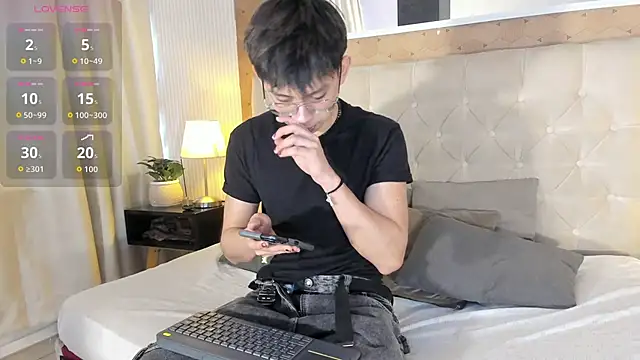 liam twiink online show from November 9, 2025, 7:45 pm