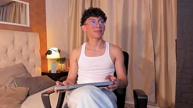 liam twiink online show from March 8, 2026, 1:03 am