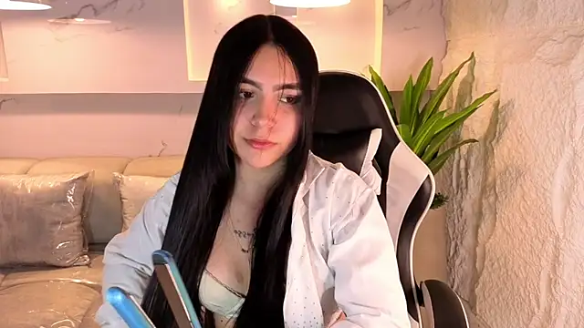 scarlett smith tp online show from December 20, 2025, 7:54 pm