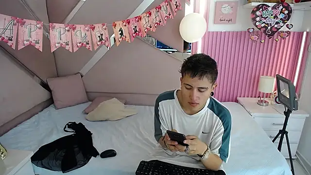 Snapshot of oblivionlove chatting on February 16, 2026, 12:45 pm oblivionlove online show from February 16, 2026, 12:45 pm