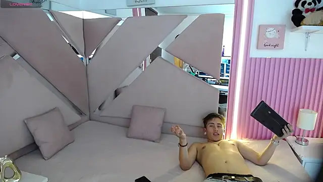 Snapshot of oblivionlove chatting on February 28, 2026, 7:37 pm oblivionlove online show from February 28, 2026, 7:37 pm