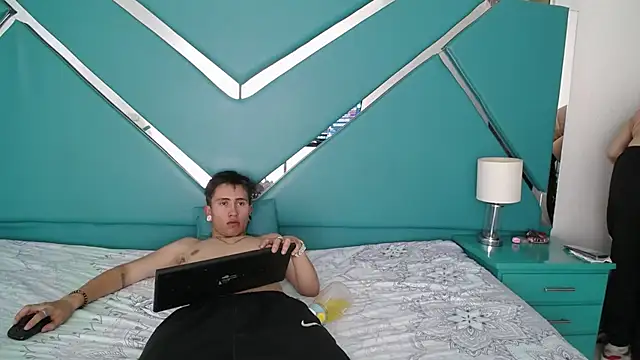 Snapshot of oblivionlove chatting on March 3, 2026, 1:50 pm oblivionlove online show from March 3, 2026, 1:50 pm