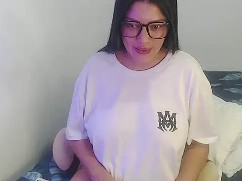 Snapshot of ImSweetLips chatting on October 4, 2025, 9:57 pm ImSweetLips online show from October 4, 2025, 9:57 pm
