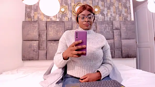 LolaJenkinss online show from October 9, 2025, 4:10 am