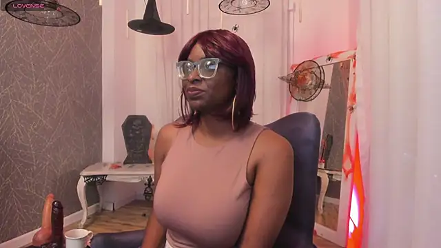 LolaJenkinss online show from November 4, 2025, 1:21 pm