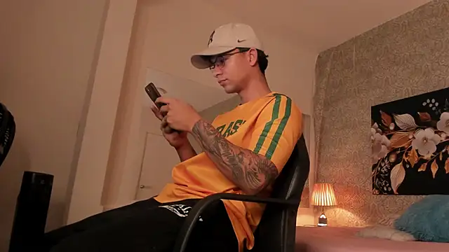 mike wills3 online show from October 4, 2025, 3:26 am