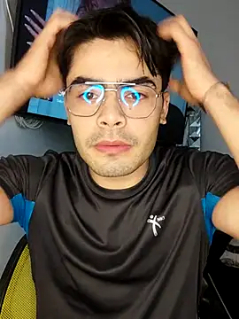 Snapshot of Mason_grey chatting on November 13, 2025, 12:26 pm Mason grey online show from November 13, 2025, 12:26 pm