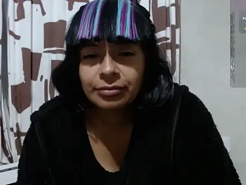 Acelinrose online show from May 26, 2026, 10:44 am