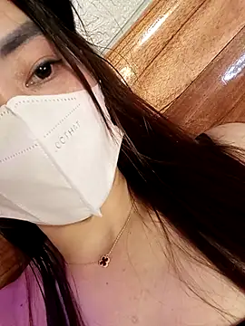 zuzuuLy online show from November 4, 2025, 6:56 am