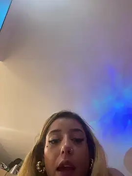 MoniUribe online show from October 1, 2025, 4:18 am