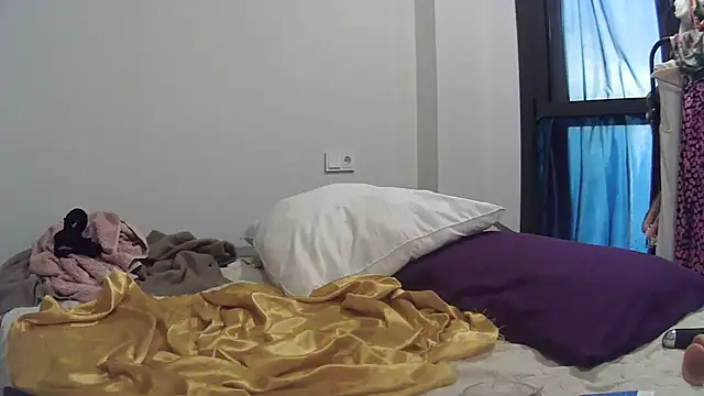 Catylandi1 online show from September 29, 2025, 5:51 pm