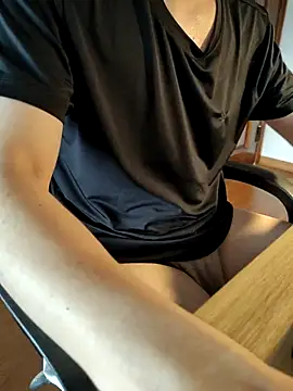 Snapshot of aboy_001 chatting on October 11, 2025, 7:18 am aboy 001 online show from October 11, 2025, 7:18 am