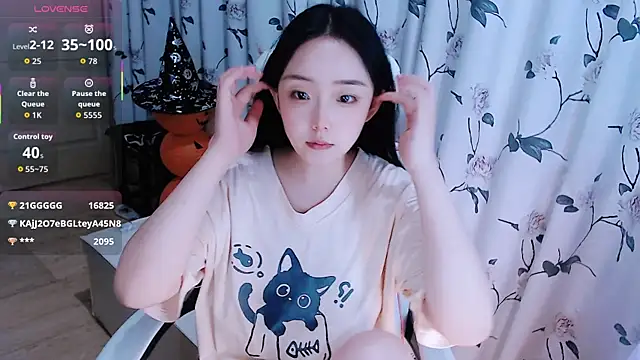 Snapshot of Niannian- chatting on October 25, 2025, 4:46 pm Niannian- online show from October 25, 2025, 4:46 pm