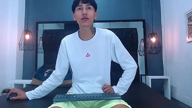 Daniel delux  online show from September 24, 2025, 11:24 am