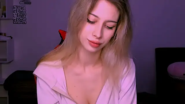 Snapshot of Lori_lolii chatting on October 29, 2025, 5:47 pm Lori lolii online show from October 29, 2025, 5:47 pm