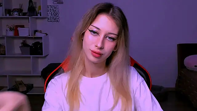 Snapshot of Lori_lolii chatting on November 13, 2025, 7:13 pm Lori lolii online show from November 13, 2025, 7:13 pm