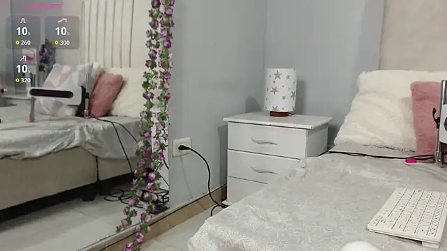 AmandaaWats online show from October 31, 2025, 8:32 pm