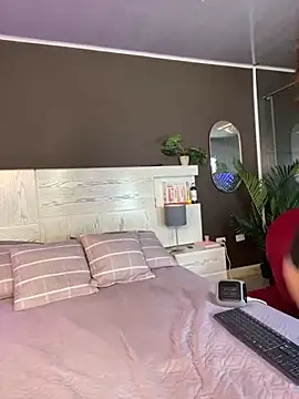 Camila Nyx online show from November 8, 2025, 1:33 pm