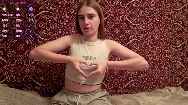 ivetabloom online show from November 11, 2025, 8:09 pm