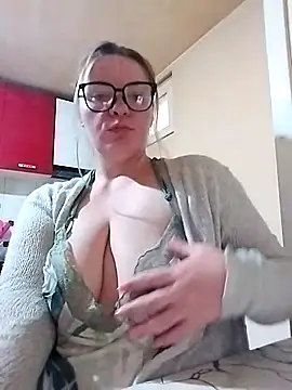 Snapshot of Mommygetnaughty chatting on October 5, 2025, 1:42 pm Mommygetnaughty online show from October 5, 2025, 1:42 pm