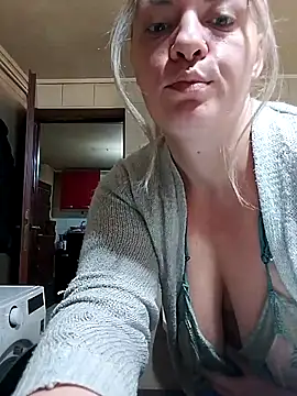 Snapshot of Mommygetnaughty chatting on October 25, 2025, 1:29 pm Mommygetnaughty online show from October 25, 2025, 1:29 pm