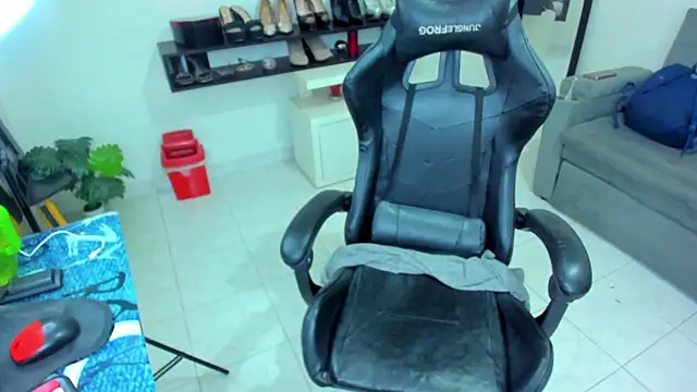 Miel 82 online show from November 14, 2025, 10:14 am