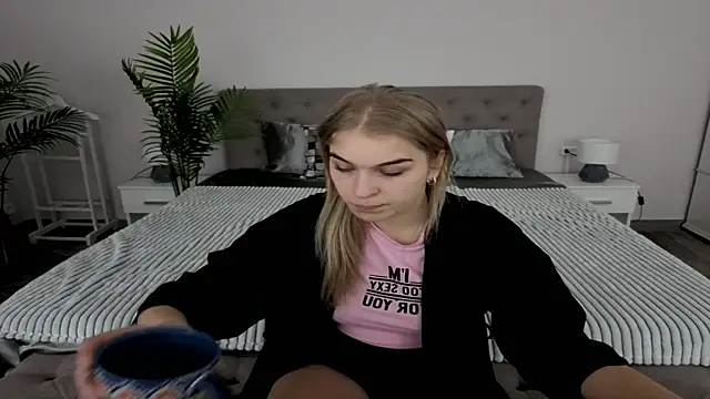 AlinaLiii online show from March 20, 2026, 6:40 am