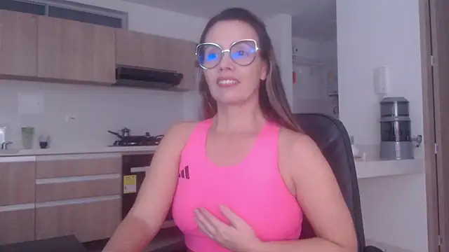 Snapshot of LovePaula chatting on March 20, 2026, 11:31 pm LovePaula online show from March 20, 2026, 11:31 pm